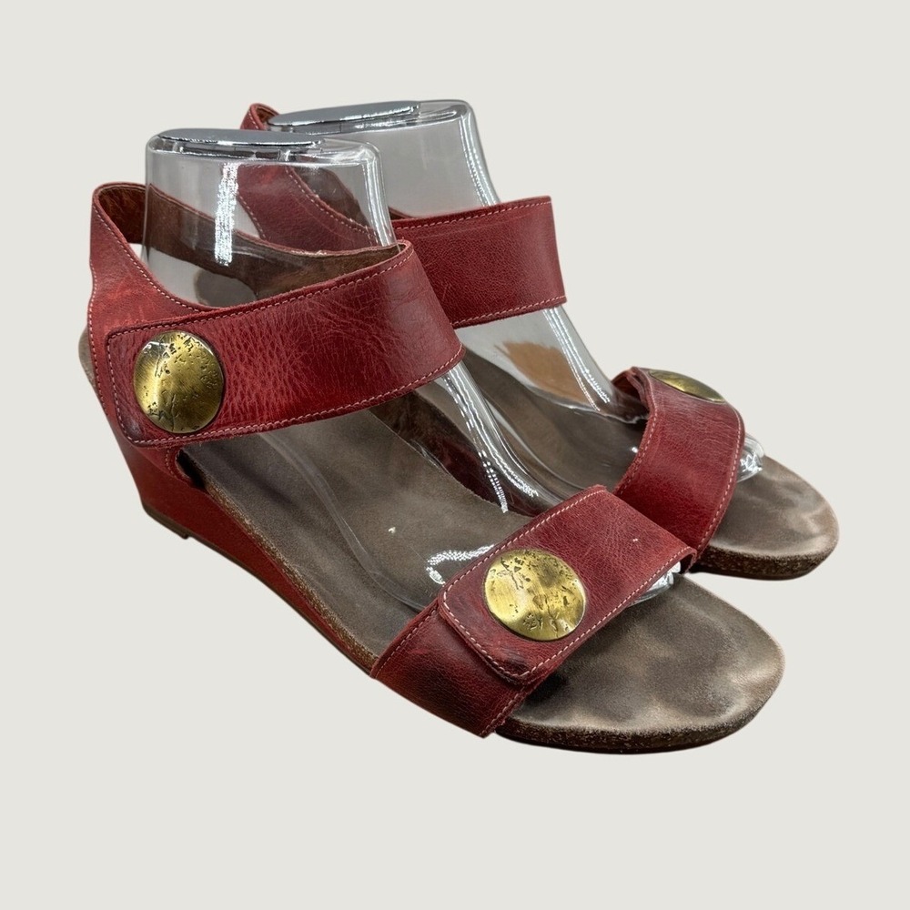Taos Wedge Sandals 42 Red Leather Boho Comfort Cork Heel Medallion 5061